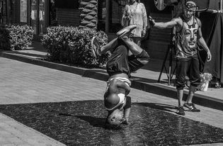 爱游戏官网app-“2025世界运动会：运动舞蹈，舞者用节奏打破极限，激烈角逐精彩不停”